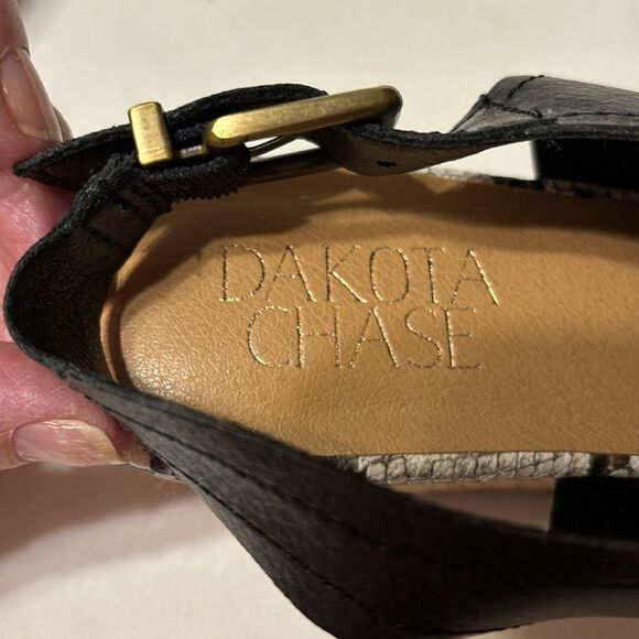 Dakota Chase size 6.5 open so platform wedge sandal.  Worn once inside only - Picture 4 of 9
